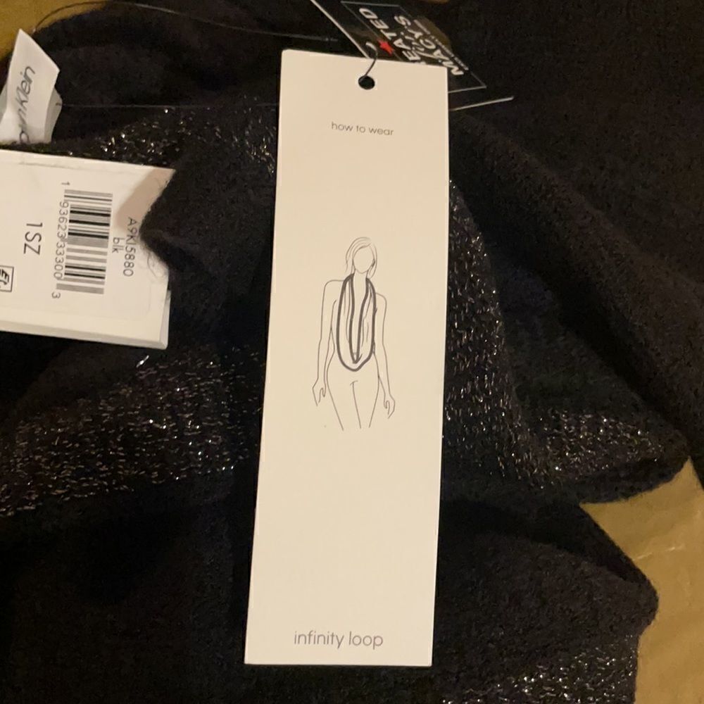 Infinity Loop scarf by Calvin Klein - Picture 6 of 7